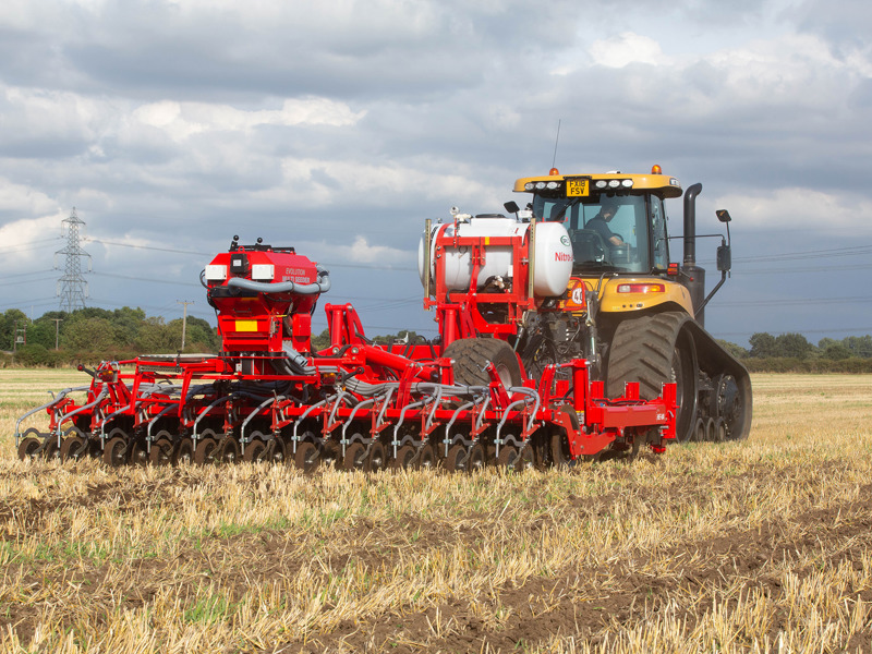HE-VA Evolution establishing OSR behind a Challenger tractor