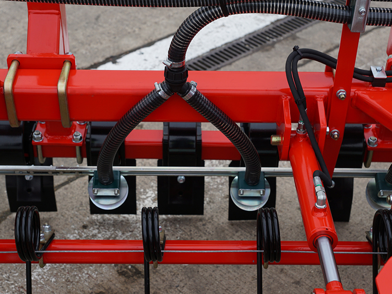Grass seed distribution, spreader plates on HE-VA Grass Combi